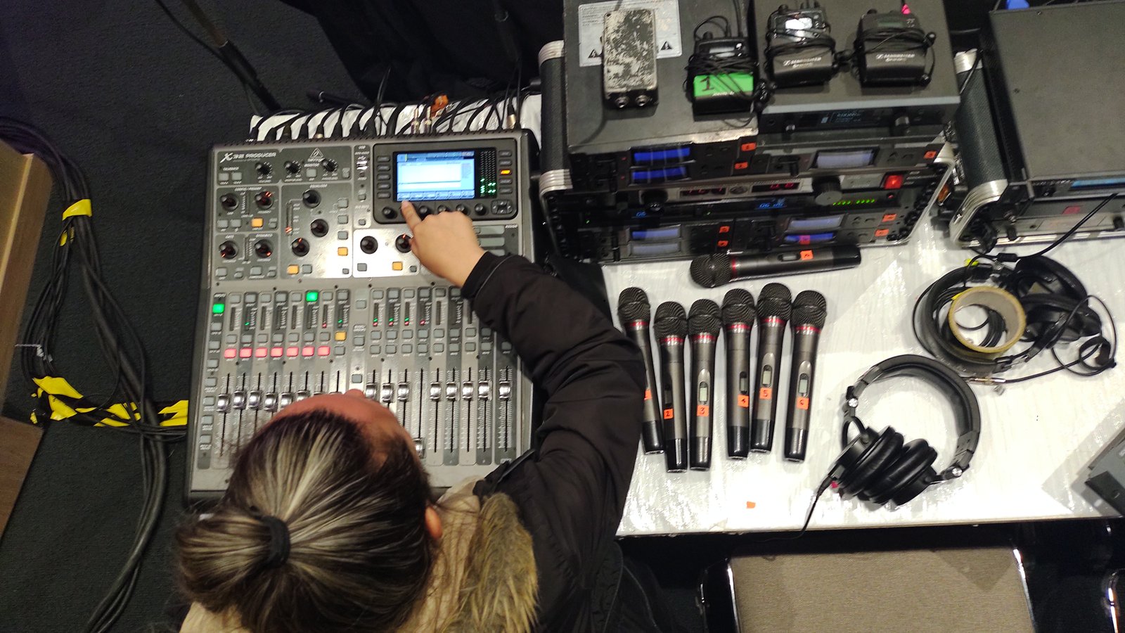 Consola y sistema de sonido profesional para eventos en Bogotá